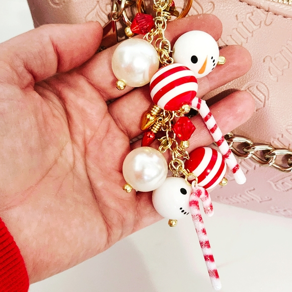 Festive Red and White Key & Card Holder - Picture 3 of 5